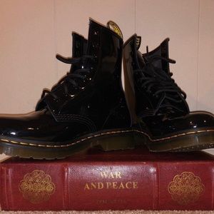 NEVER WORN-DOC MARTENS❗️👽
WOMENS SIZE 8
